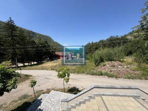 Predivan kompleks od 1000m2 u podnožju Rtnja na prodaju