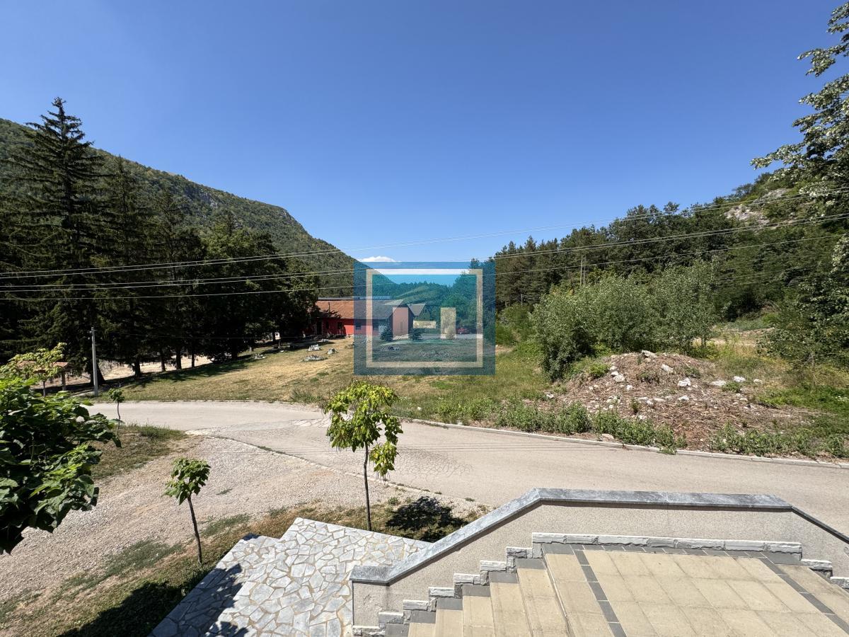 Predivan kompleks od 1000m2 u podnožju Rtnja na prodaju