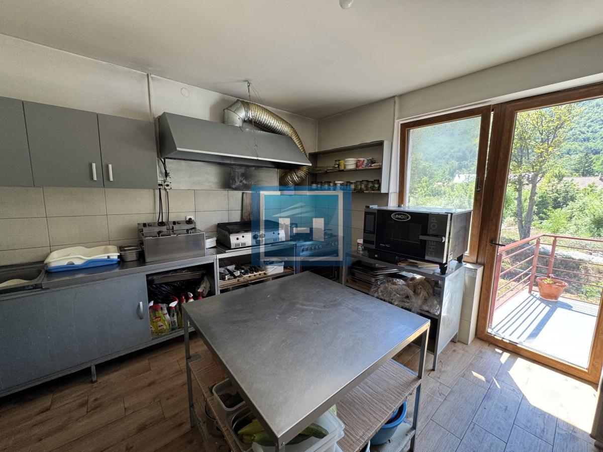 Predivan kompleks od 1000m2 u podnožju Rtnja na prodaju
