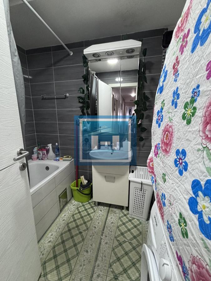 Fenomenalan trosoban stan u novoj zgradi sa garažom