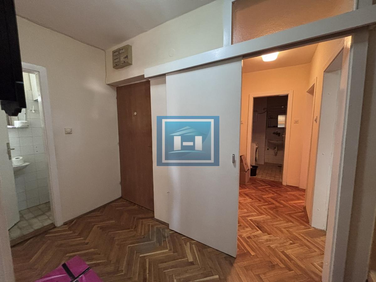 Prostran trosoban stan na odličnoj lokaciji