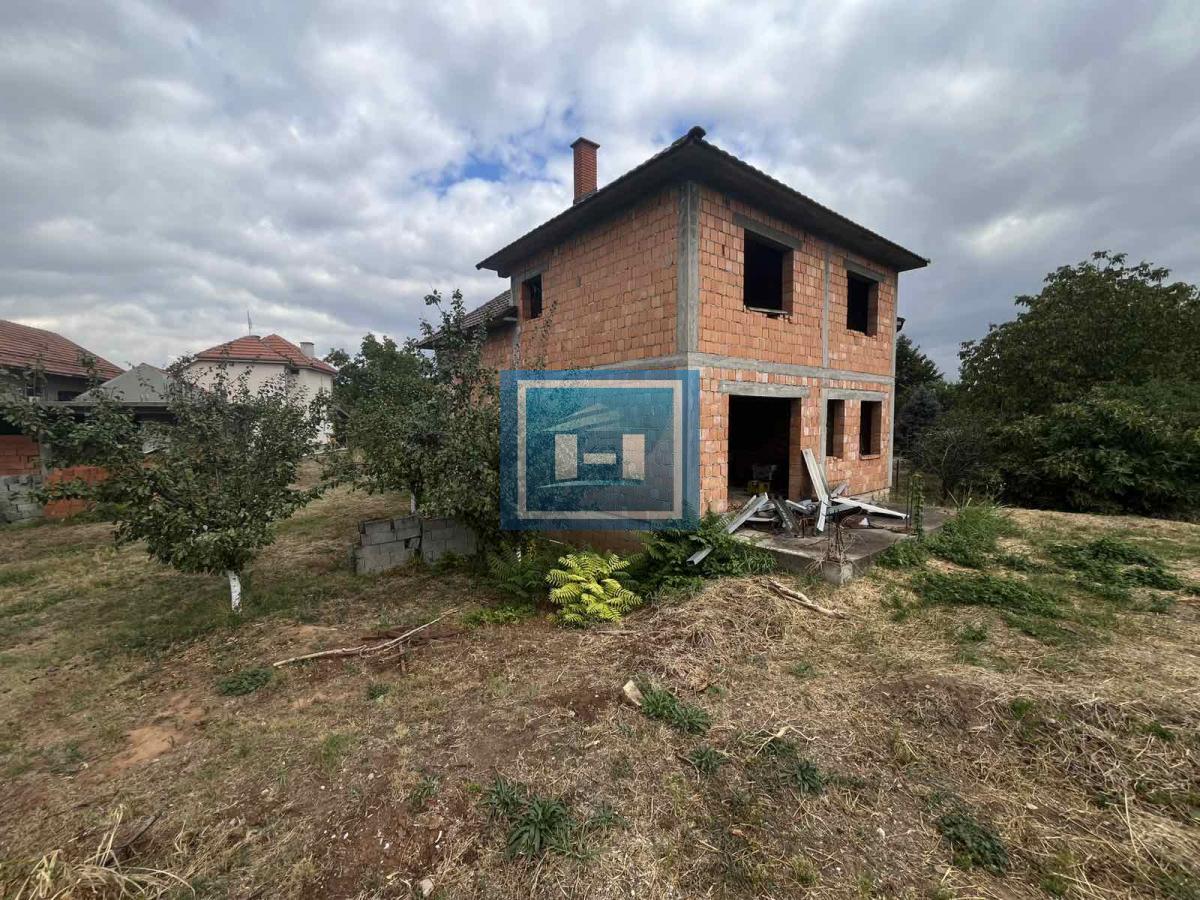 Prostrana porodična kuća od 200 m² – idealan dom za vašu porodicu!