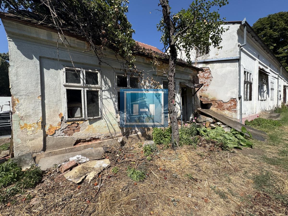 PRIZEMNA KUĆA SA VELIKIM PLACEM I POMOĆNIM OBJEKTIMA