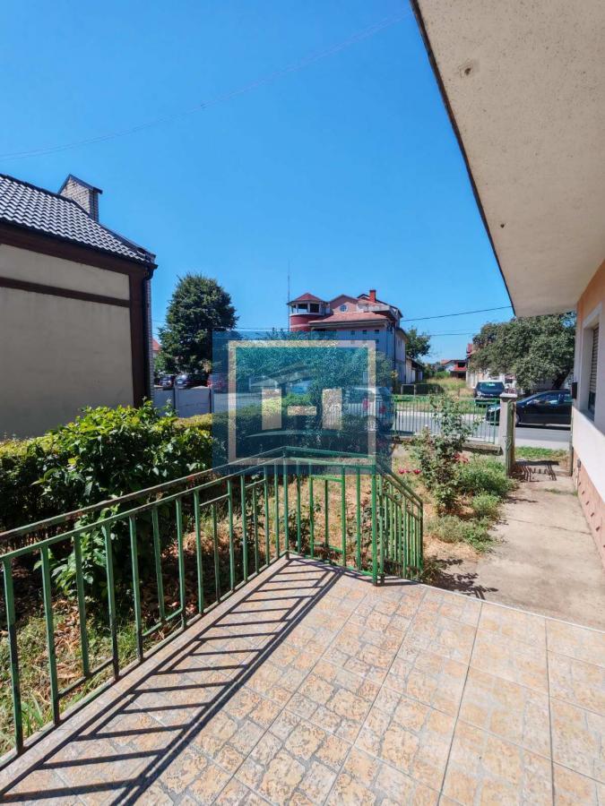 SUPER POVOLJNA VELIKA KUĆA U VARVARINU – IDEALNA ZA DVE PORODICE ILI KAO INVESTICIJA!