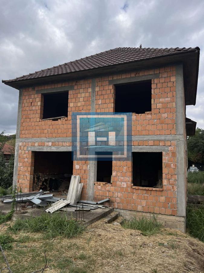 Prostrana porodična kuća od 200 m² – idealan dom za vašu porodicu!