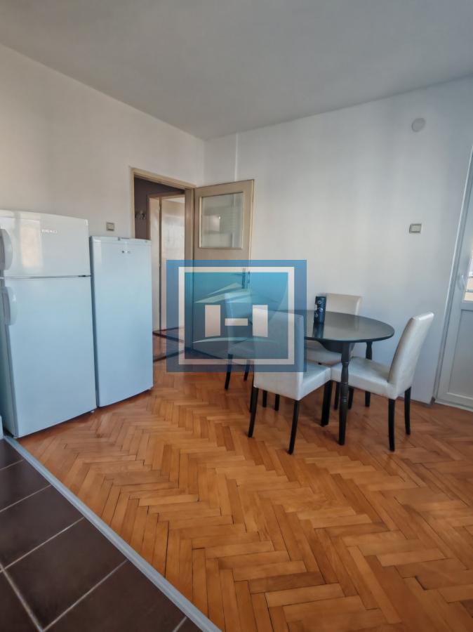 Na prodaju održavan stan u centru grada – odlična prilika za život ili investiciju!