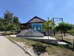 Predivan kompleks od 1000m2 u podnožju Rtnja na prodaju