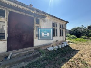 PRIZEMNA KUĆA SA VELIKIM PLACEM I POMOĆNIM OBJEKTIMA