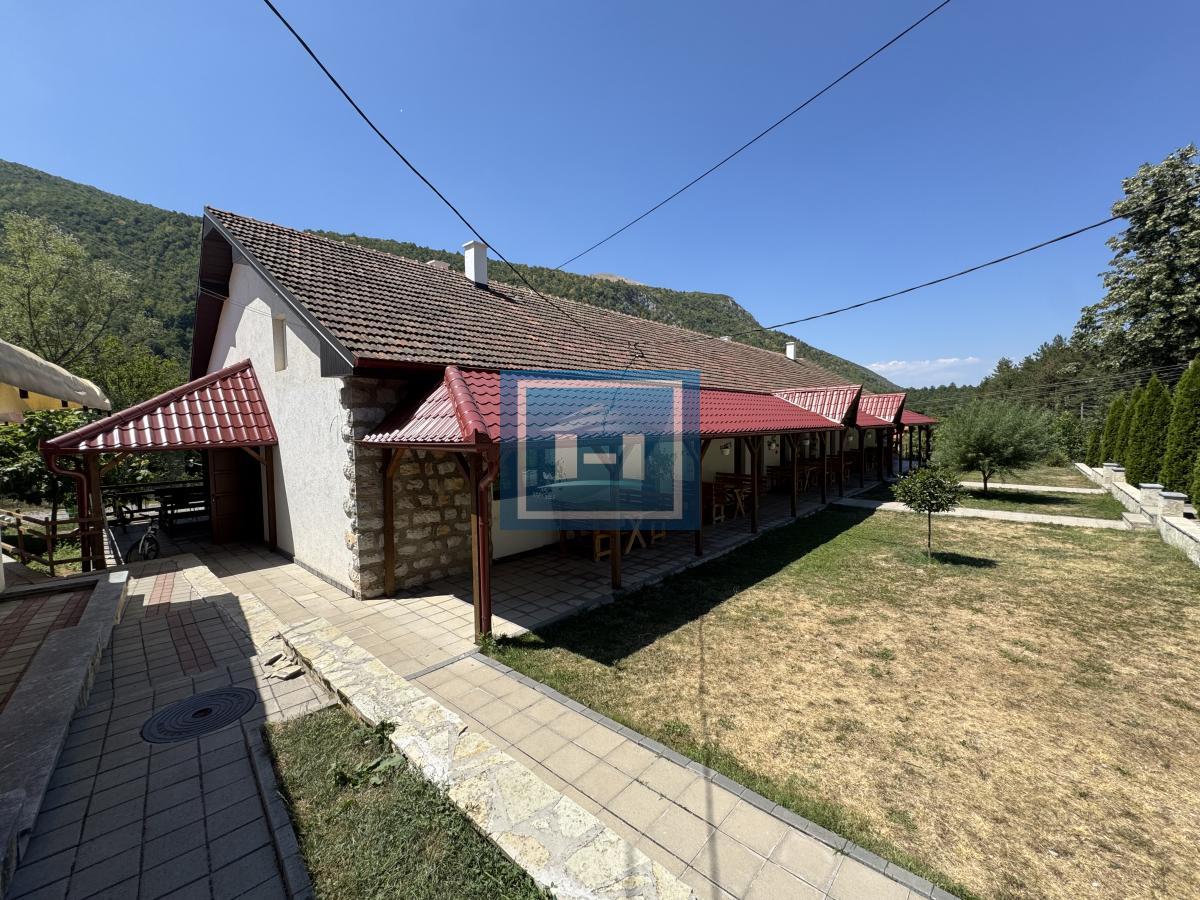 Predivan kompleks od 1000m2 u podnožju Rtnja na prodaju