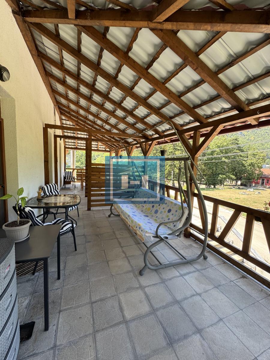 Predivan kompleks od 1000m2 u podnožju Rtnja na prodaju