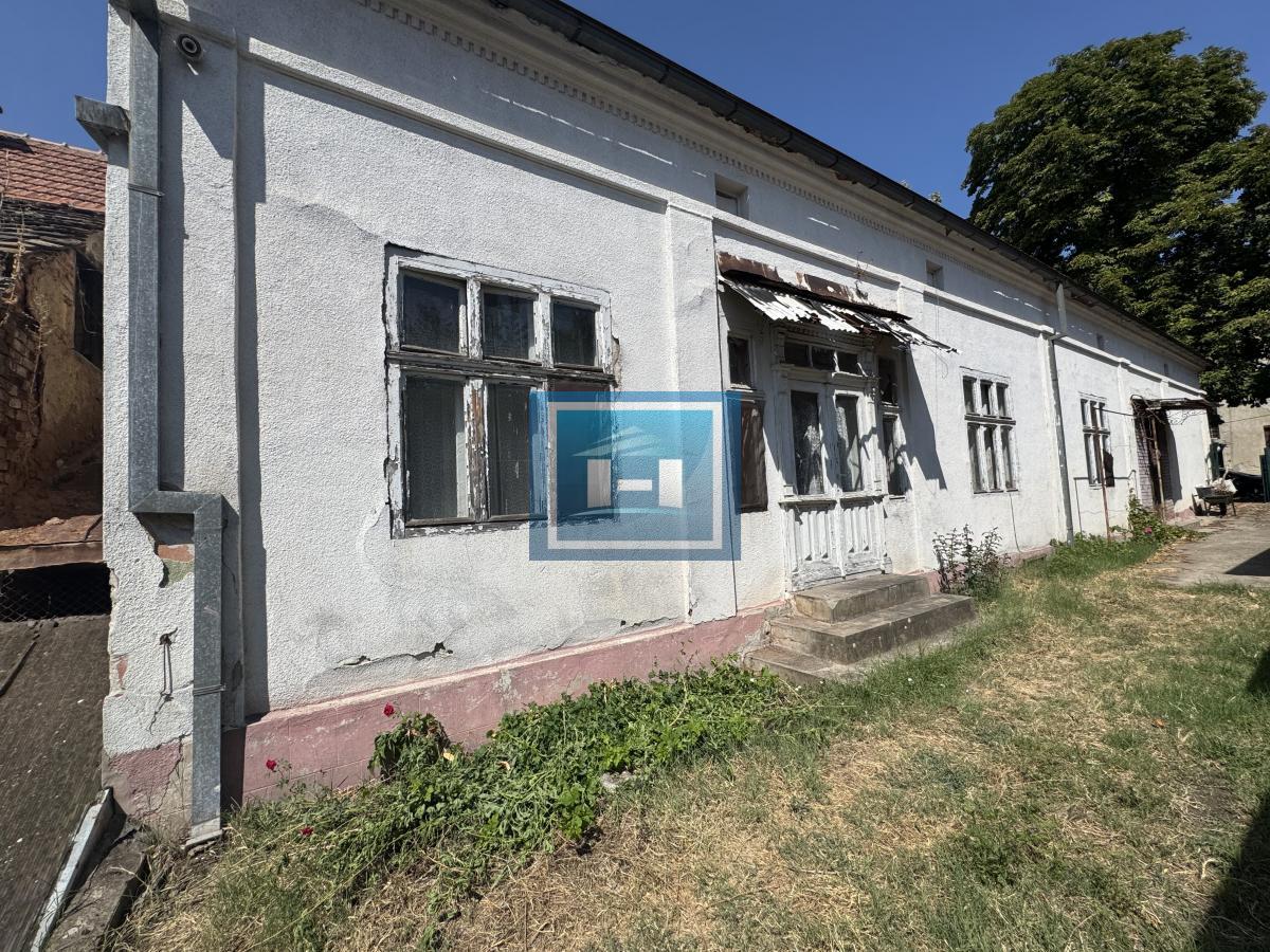 PRIZEMNA KUĆA SA VELIKIM PLACEM I POMOĆNIM OBJEKTIMA