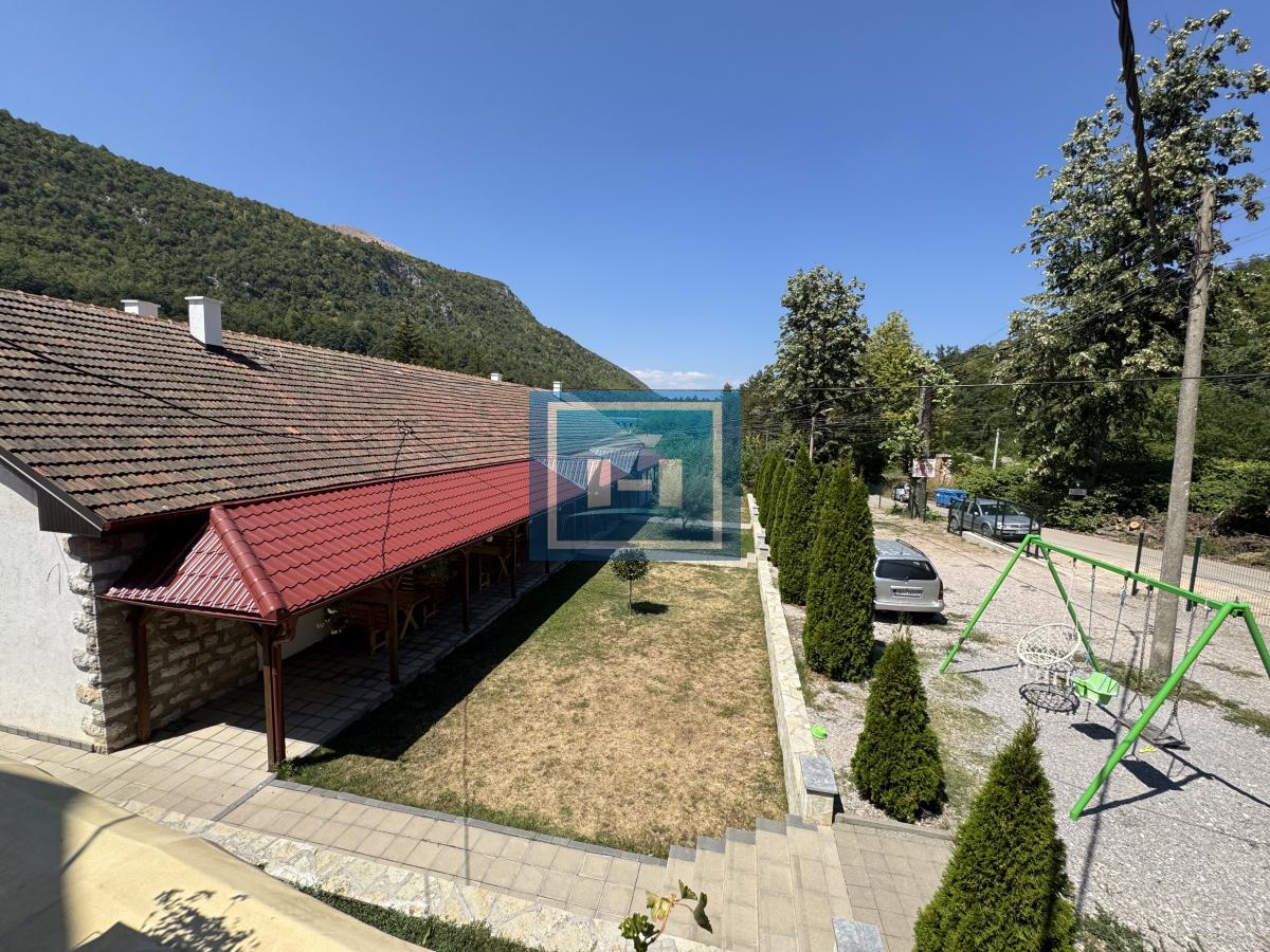 Predivan kompleks od 1000m2 u podnožju Rtnja na prodaju