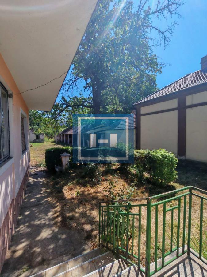 SUPER POVOLJNA VELIKA KUĆA U VARVARINU – IDEALNA ZA DVE PORODICE ILI KAO INVESTICIJA!