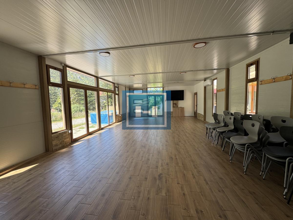 Predivan kompleks od 1000m2 u podnožju Rtnja na prodaju
