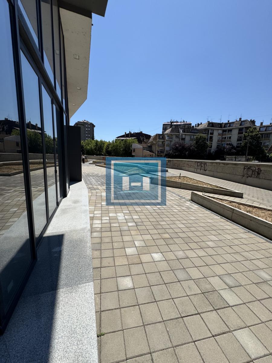 Lokal u novogradnji u centru Paraćina