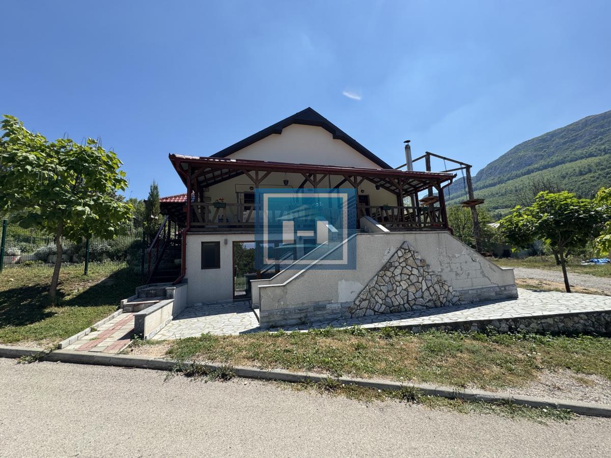Predivan kompleks od 1000m2 u podnožju Rtnja na prodaju