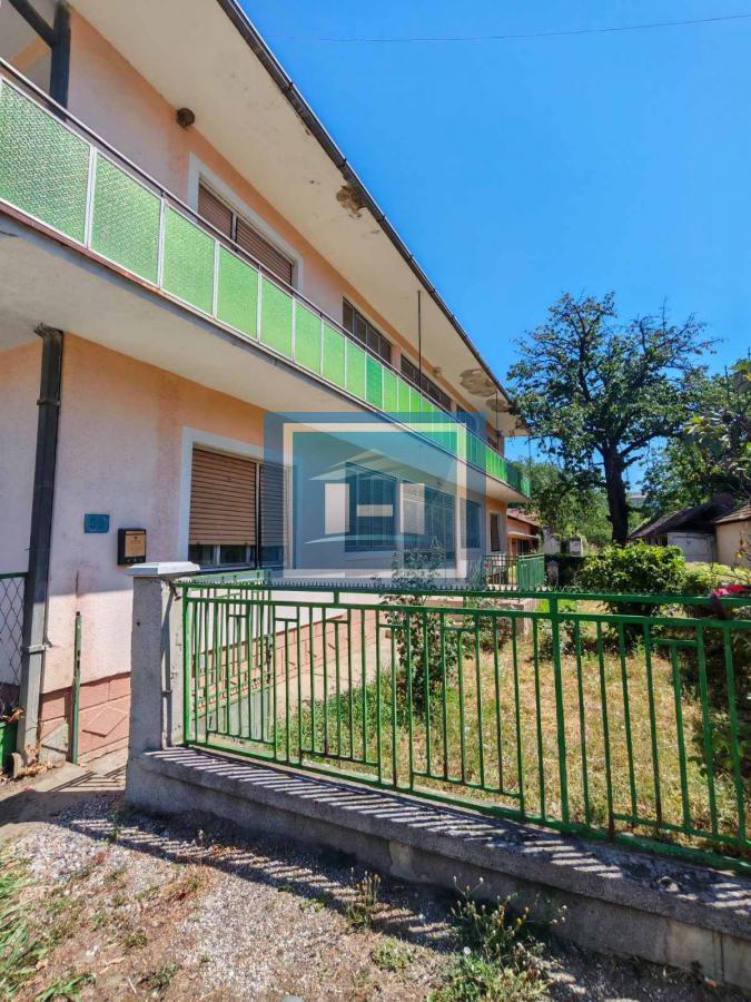 SUPER POVOLJNA VELIKA KUĆA U VARVARINU – IDEALNA ZA DVE PORODICE ILI KAO INVESTICIJA!