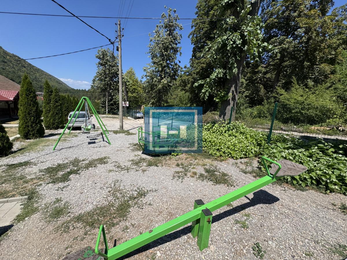Predivan kompleks od 1000m2 u podnožju Rtnja na prodaju