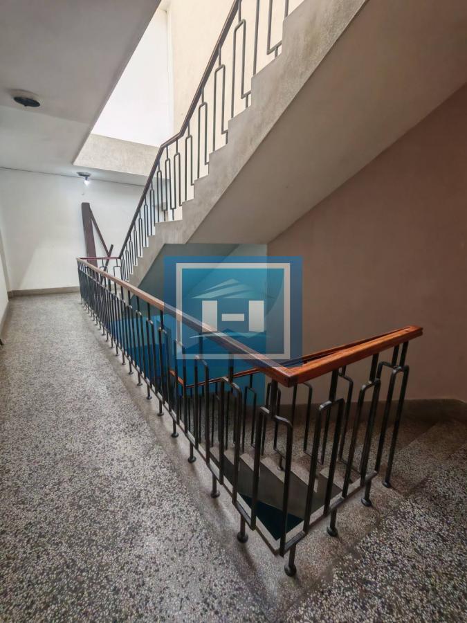 Na prodaju održavan stan u centru grada – odlična prilika za život ili investiciju!