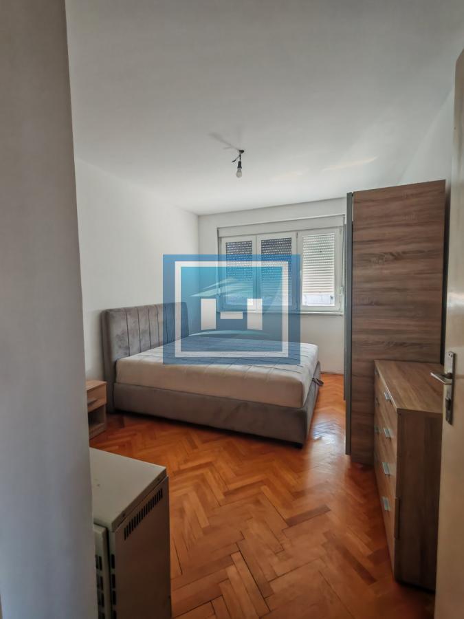 Na prodaju održavan stan u centru grada – odlična prilika za život ili investiciju!