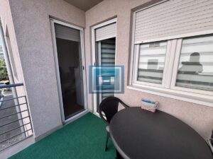 Fenomenalan trosoban stan u novoj zgradi sa garažom