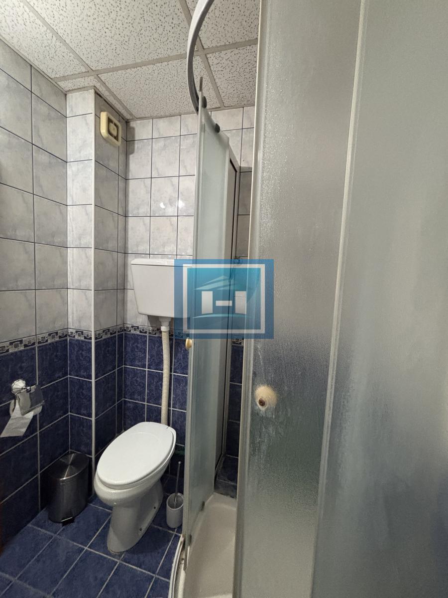 Izdaje se kompletno renoviran jednosoban stan u lepom delu grada