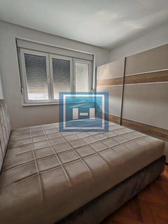 Na prodaju održavan stan u centru grada – odlična prilika za život ili investiciju!