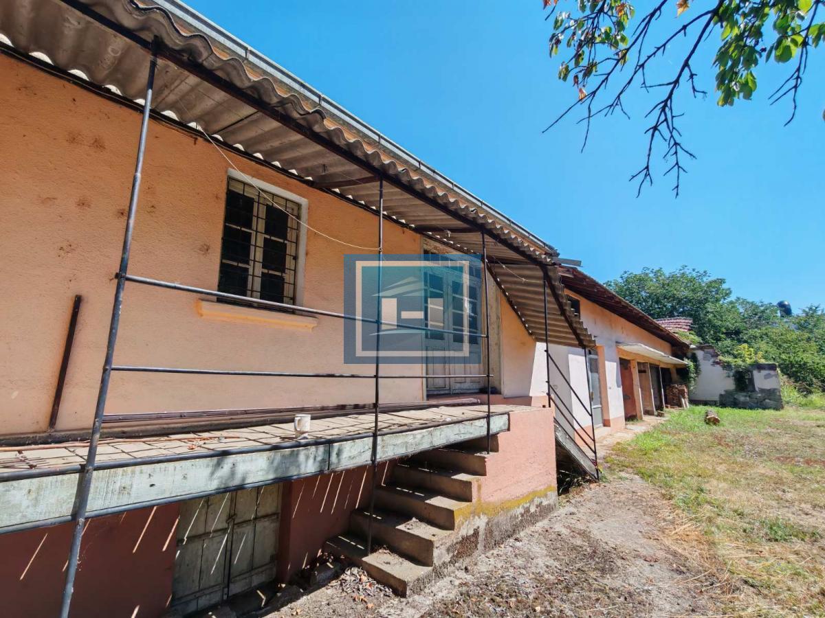 SUPER POVOLJNA VELIKA KUĆA U VARVARINU – IDEALNA ZA DVE PORODICE ILI KAO INVESTICIJA!