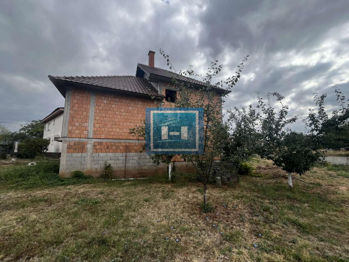 Prostrana porodična kuća od 200 m² – idealan dom za vašu porodicu!