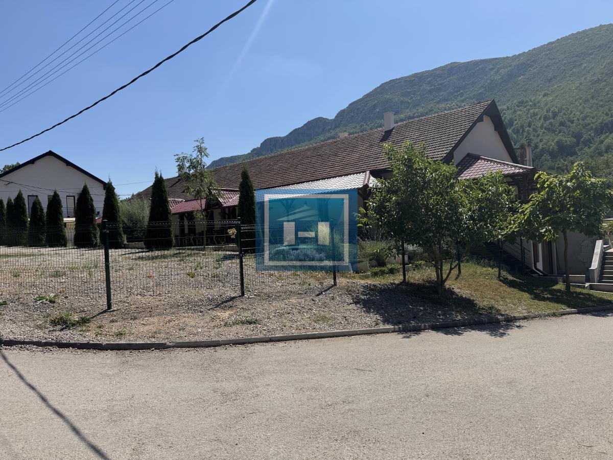 Predivan kompleks od 1000m2 u podnožju Rtnja na prodaju