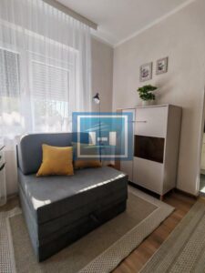 Potpuno renoviran stan na odličnoj lokaciji