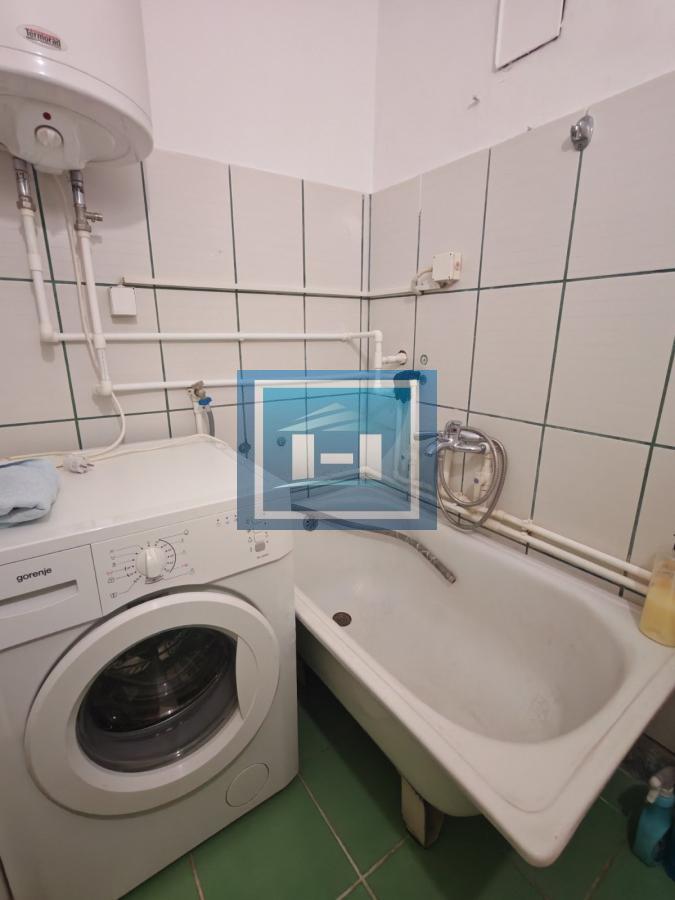 Na prodaju održavan stan u centru grada – odlična prilika za život ili investiciju!