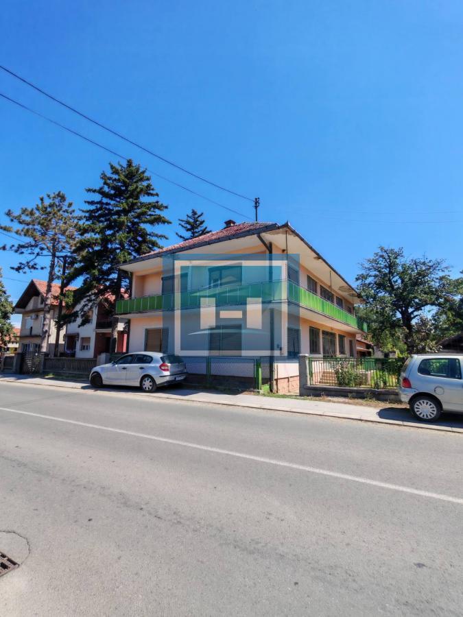 SUPER POVOLJNA VELIKA KUĆA U VARVARINU – IDEALNA ZA DVE PORODICE ILI KAO INVESTICIJA!