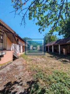 SUPER POVOLJNA VELIKA KUĆA U VARVARINU – IDEALNA ZA DVE PORODICE ILI KAO INVESTICIJA!