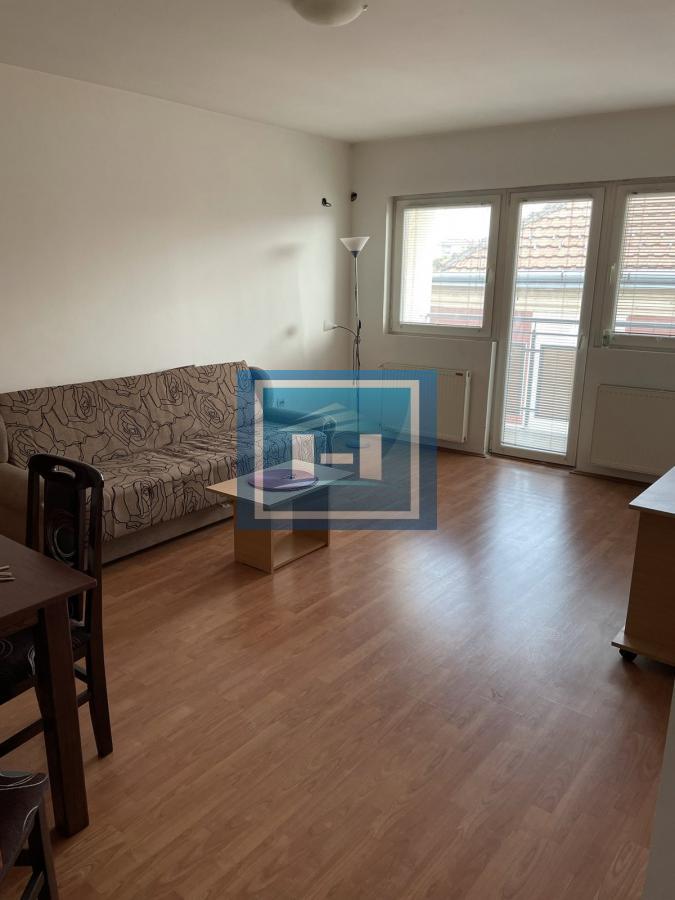 Stan 35 m², 1. soban, Centar Ćuprija, 3. sprat