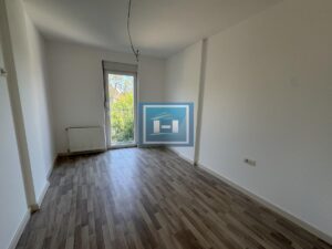 Nov četvorosoban stan u centru Paraćina