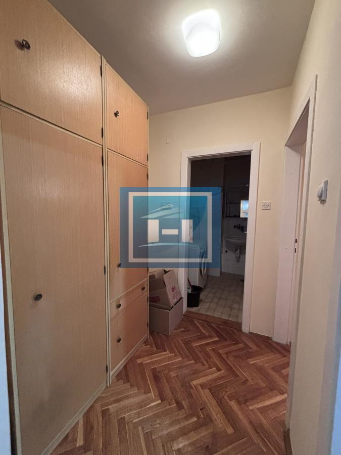 Prostran trosoban stan na odličnoj lokaciji