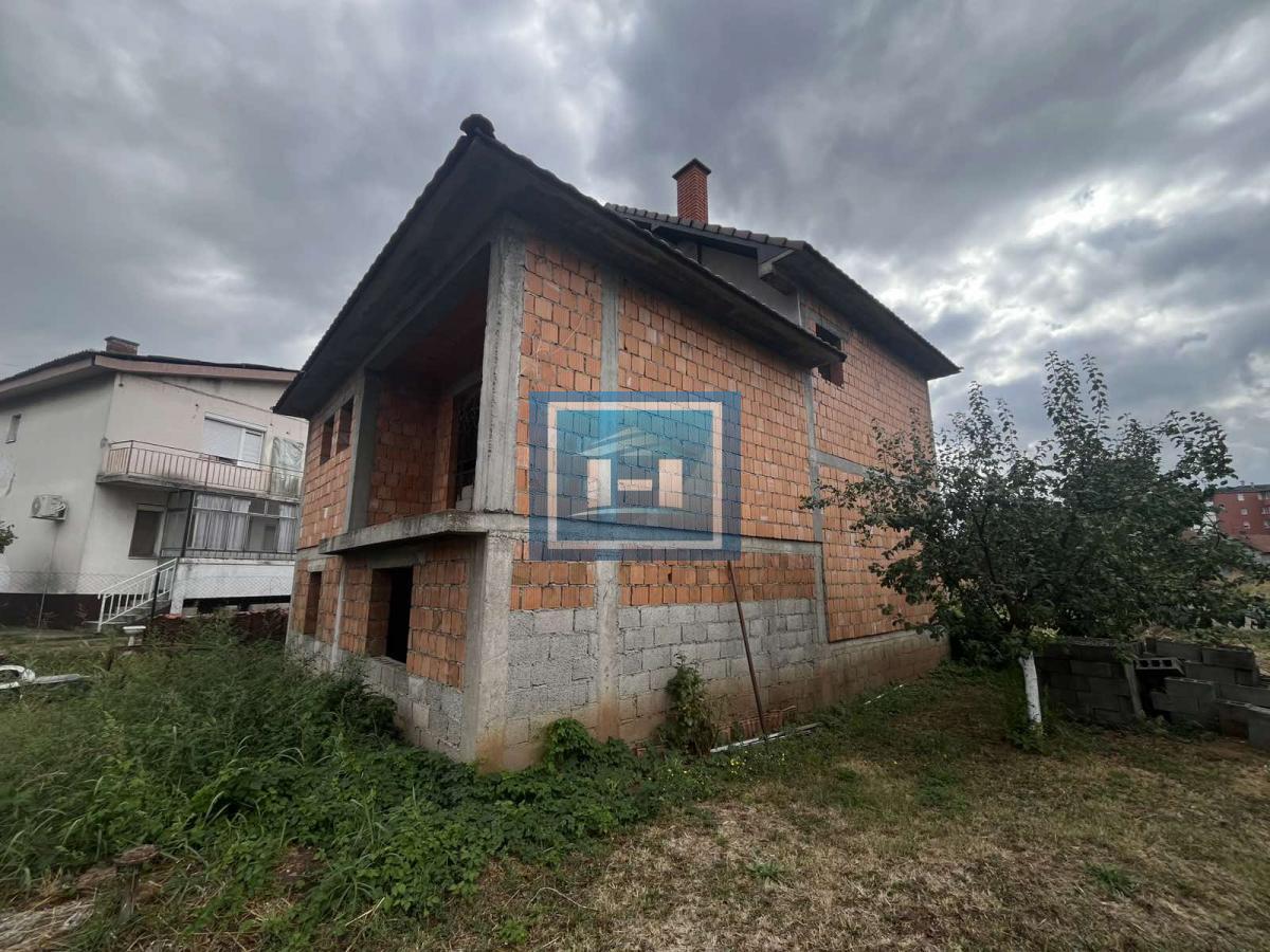 Prostrana porodična kuća od 200 m² – idealan dom za vašu porodicu!
