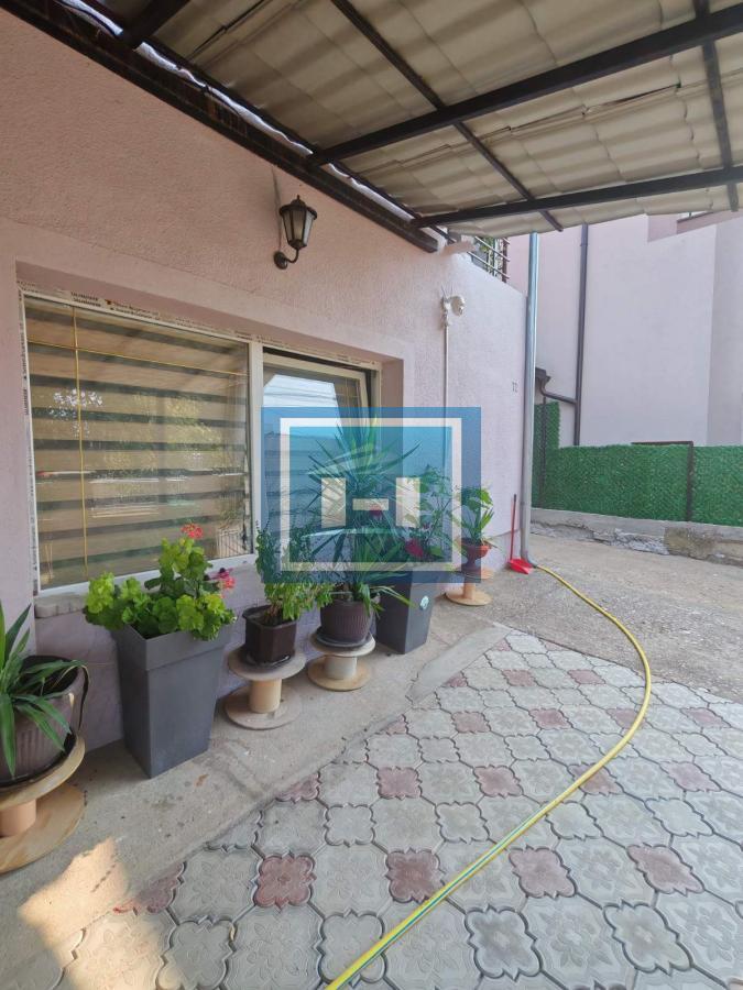 Kuća sa tri zasebne stambene jedinice