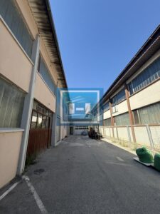 IZDAJE SE HALA SA KANCELARIJAMA STANOM I DIREKTORSKOM KANCELARIJOM U INDUSTRIJSKOJ ZONI