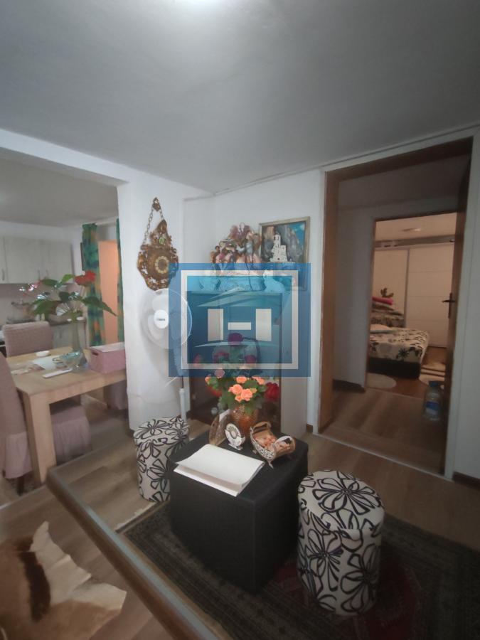 Kuća sa tri zasebne stambene jedinice