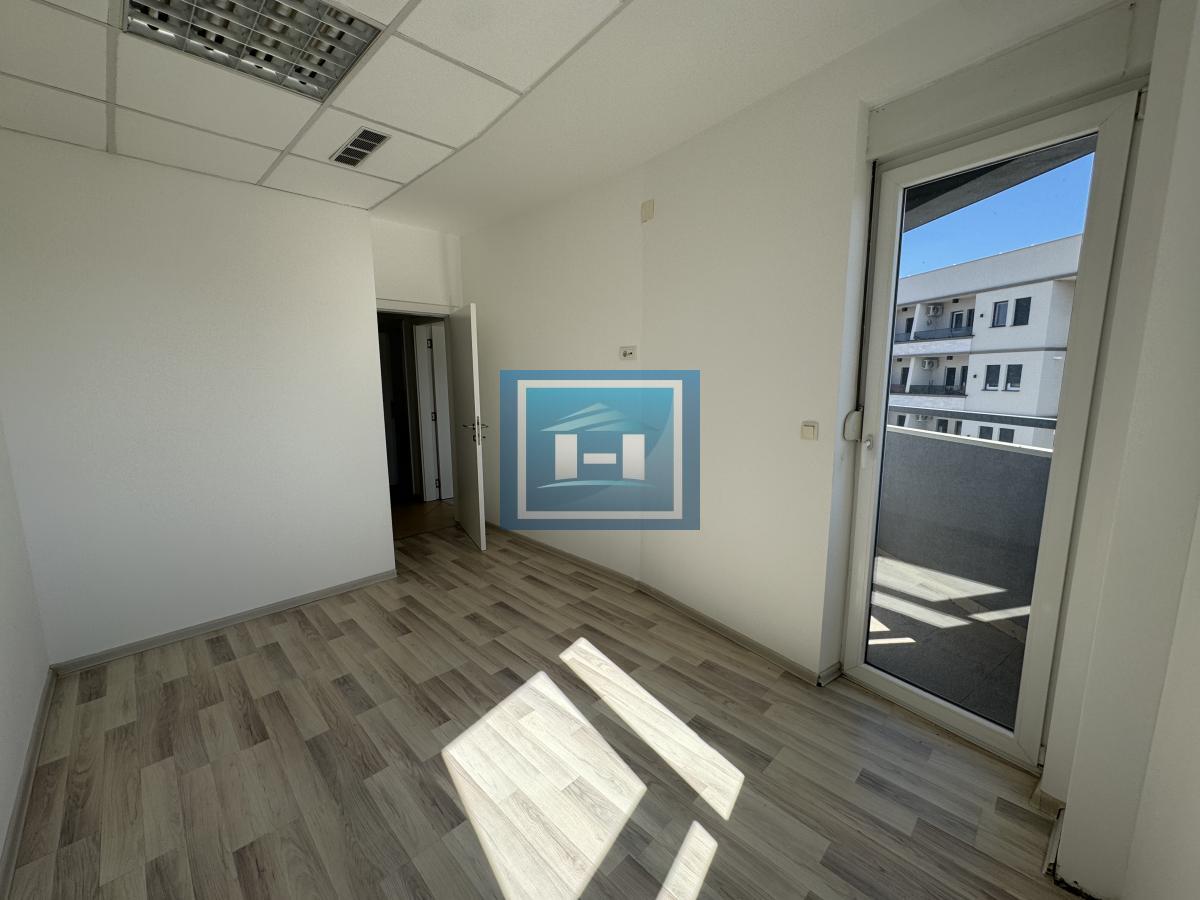 Prostran stan 70 m² sa tri spavaće sobe – Centar Ćuprije