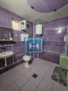 Kuća sa tri zasebne stambene jedinice