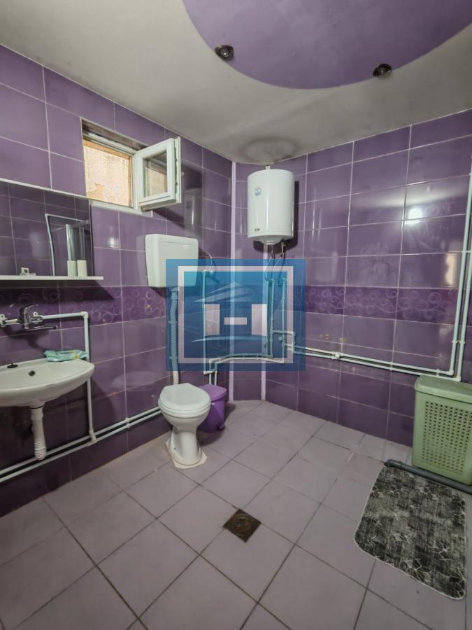 Kuća sa tri zasebne stambene jedinice