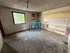 Kuća 170 m² sa podrumom i garažom – plac 4,63 ara