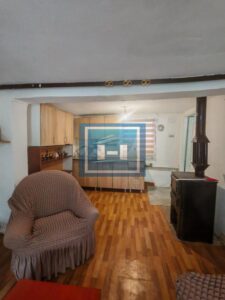 Kuća sa tri zasebne stambene jedinice