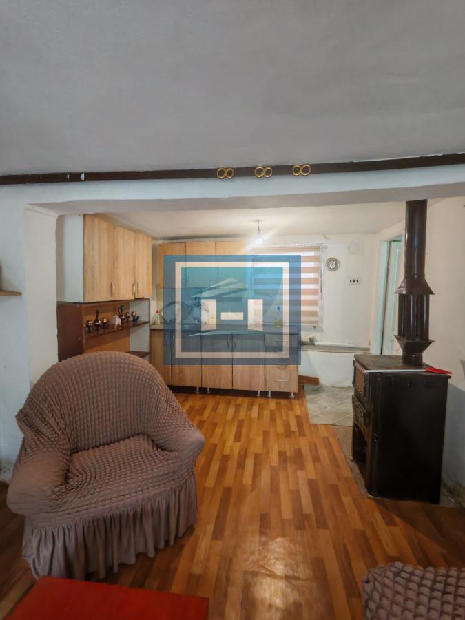 Kuća sa tri zasebne stambene jedinice