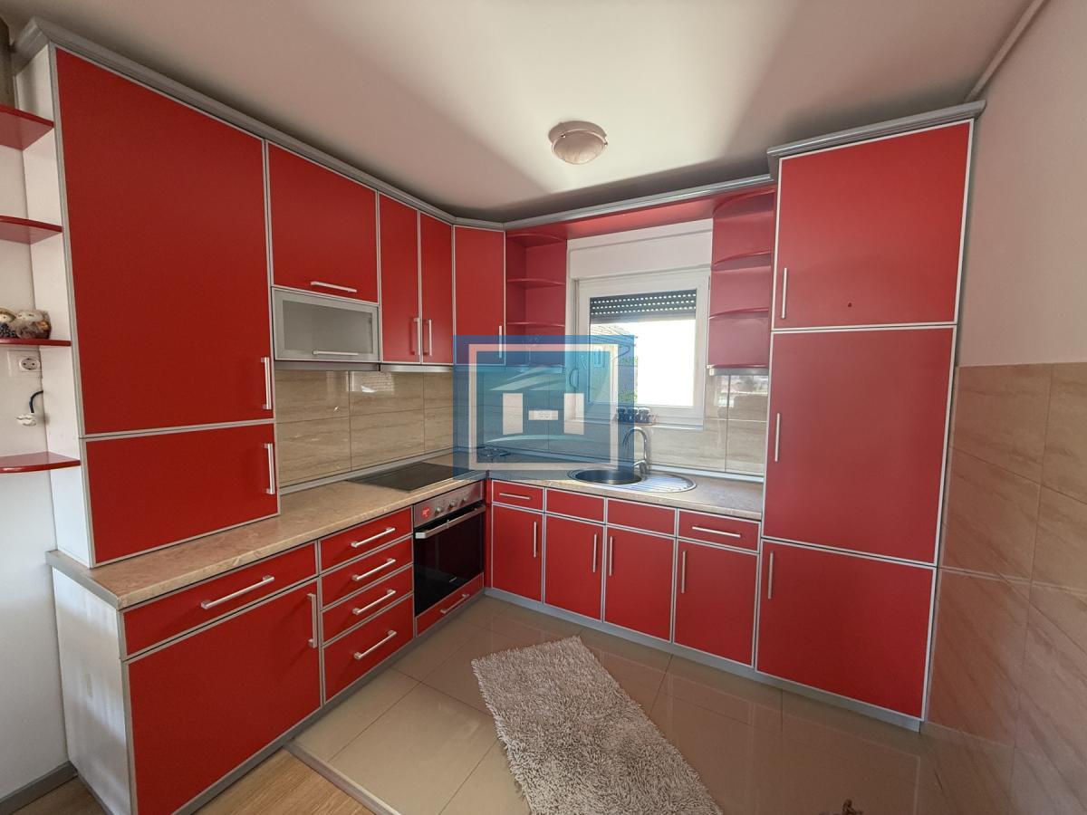 DVOIPOSOBAN STAN ZA IZDAVANJE NA ODLIČNOJ LOKACIJI