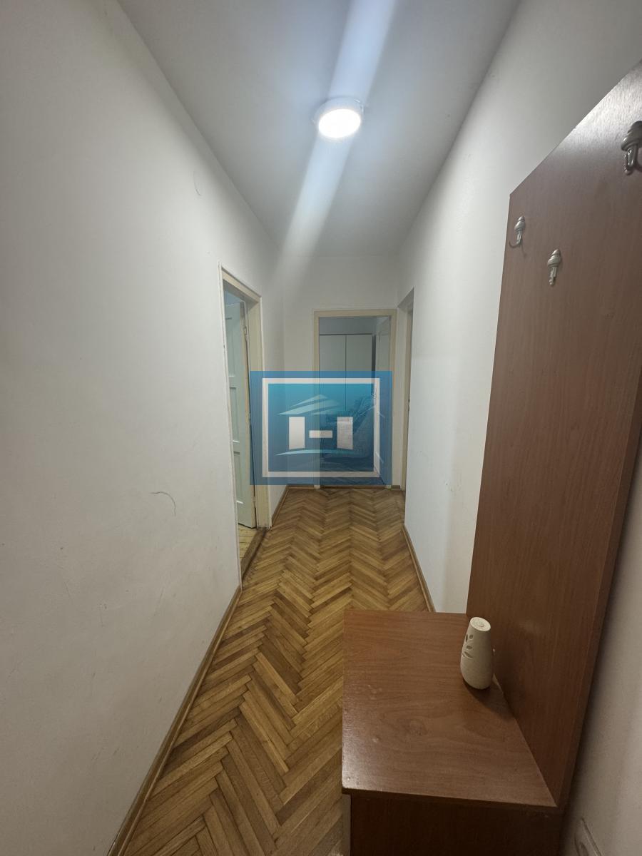 Renoviran dvosoban stan u prizemlju