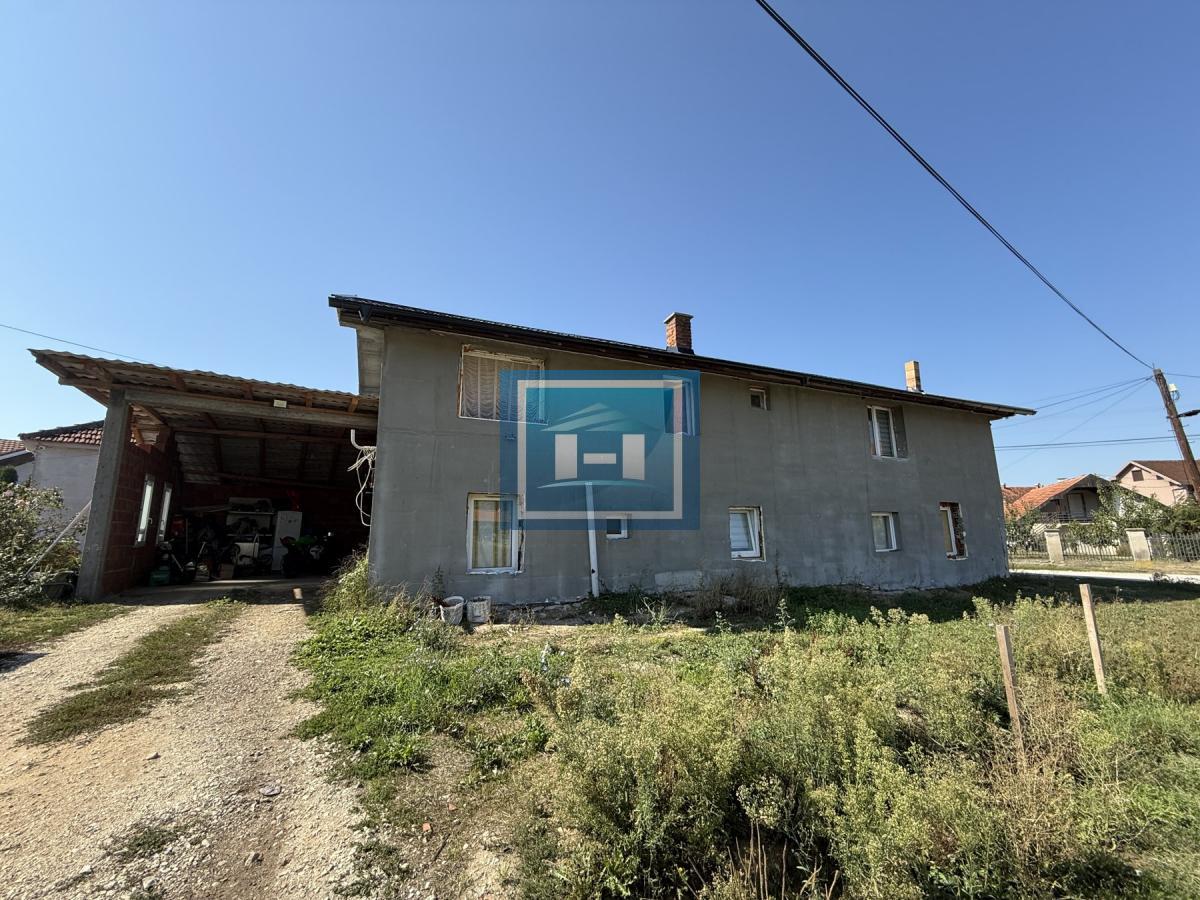 Prostrana porodična kuća ,nameštena, useljiva i sa odličnim potencijalom